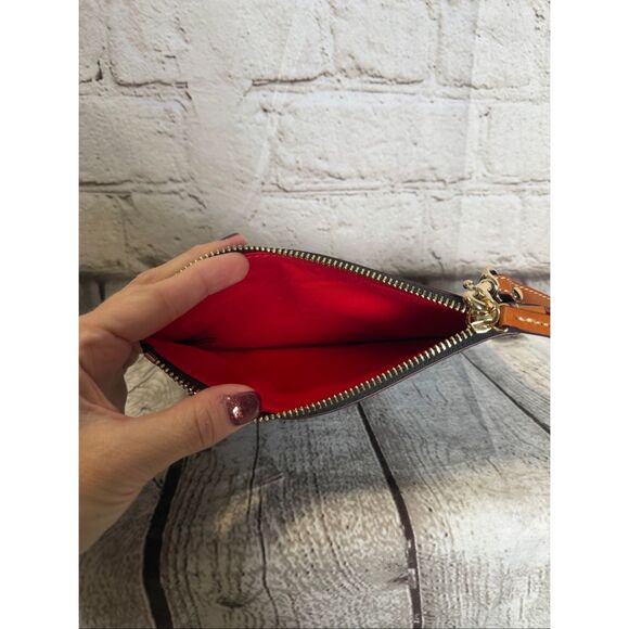 Dooney & Bourke zip wristlet  NWOT - Picture 4 of 8